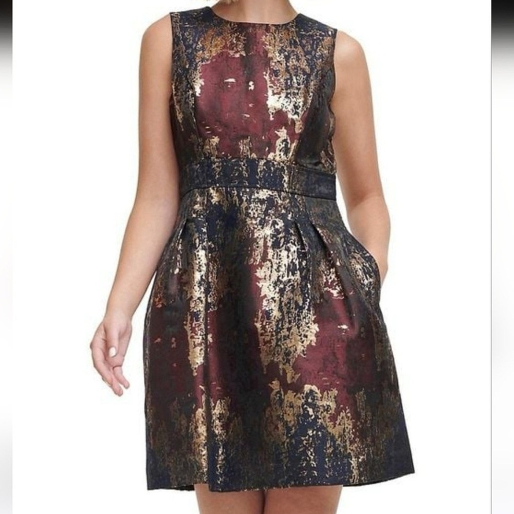 Vince Camuto Metallic Jacquard sleeveless Pleated Black and Gold Dress